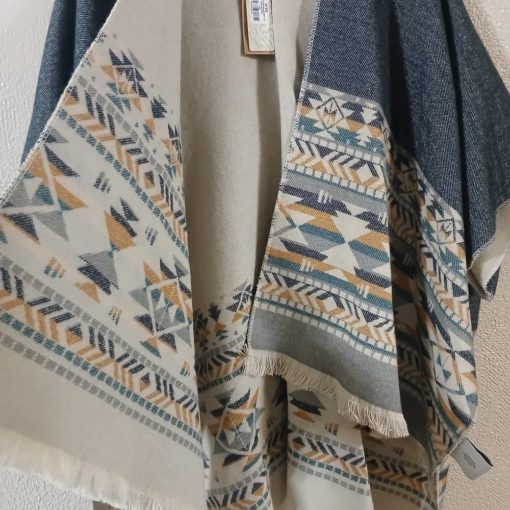 Quagga Accessories Brand Reversable Ruana - Picture 8 of 16